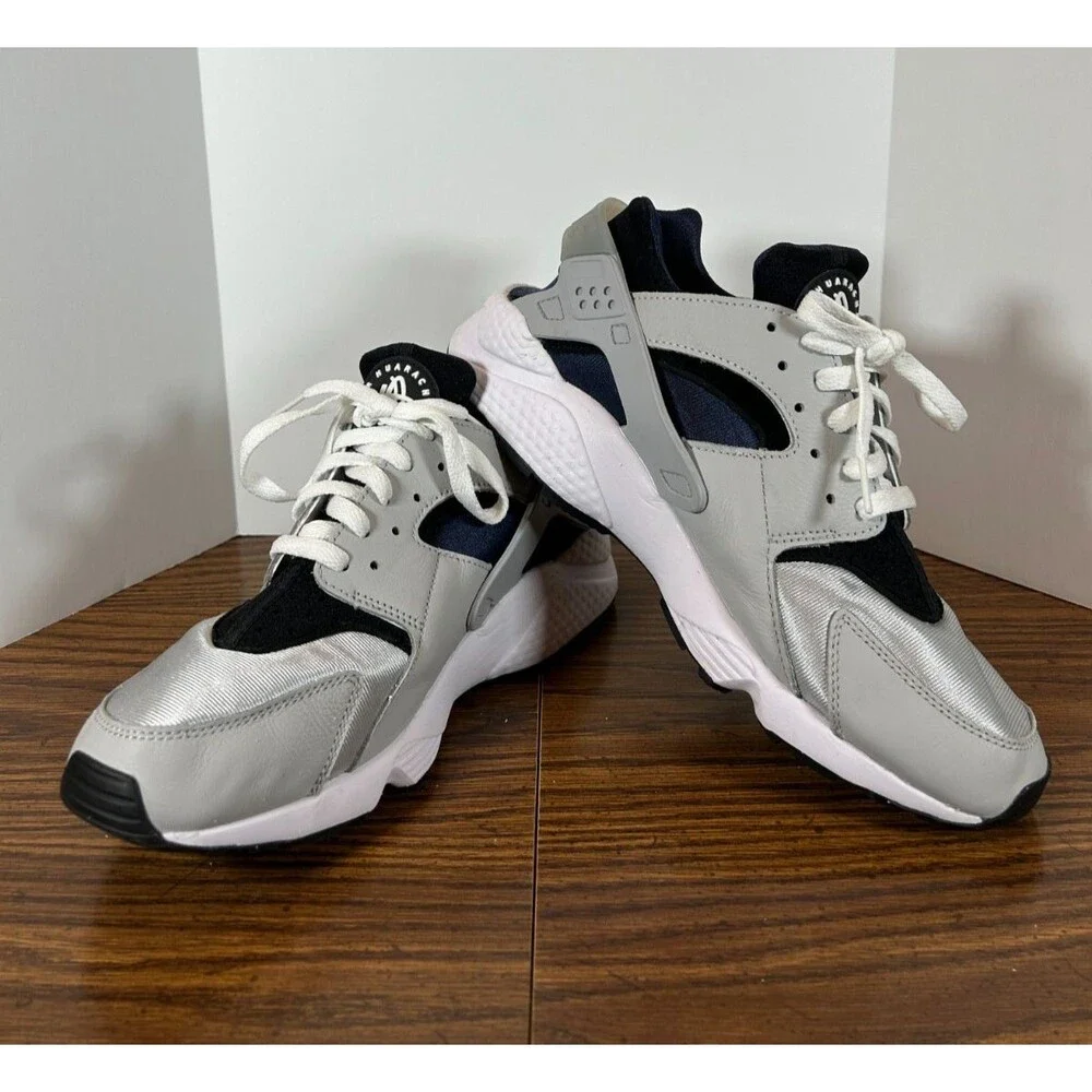 Nike Air Huarache DD1068-005 Men's Sz 10 Gray Athletic Shoes Good Condition - Picture 5 of 8